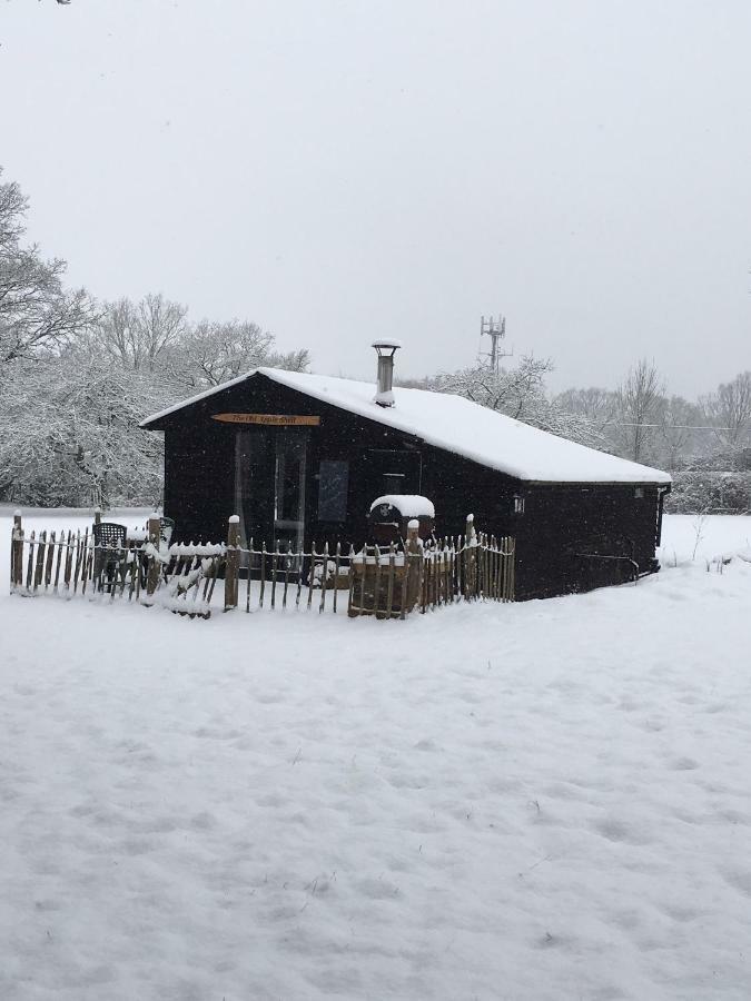 The Old Apple Shed Cosy Heated In A Meadow Close To The Charming Village Of Bethersden Ashford (Kent)